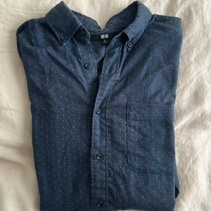 Men’s uniqlo button up blue shirt